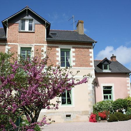 Chambres D'Hotes Du Chalet De Caharet Pipriac Exteriör bild