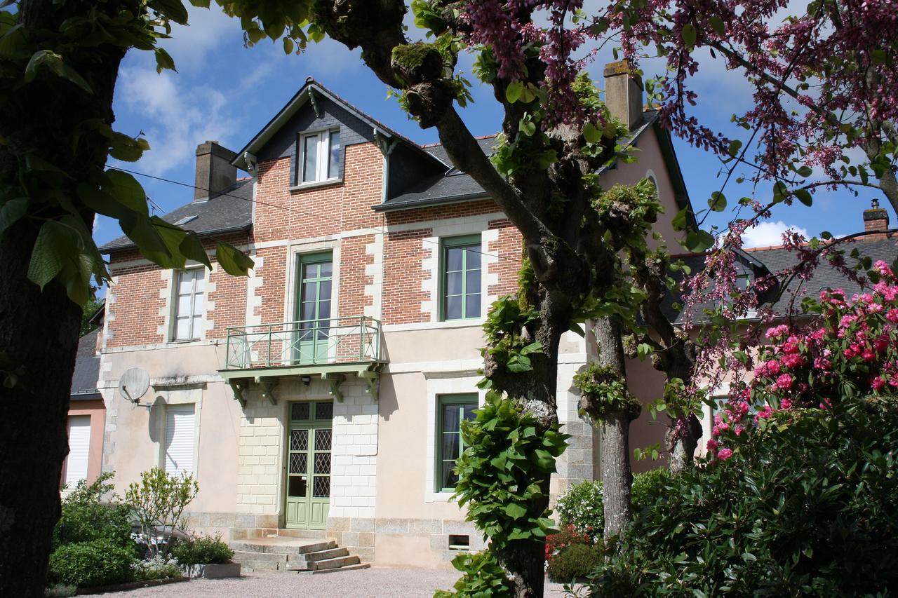 Chambres D'Hotes Du Chalet De Caharet Pipriac Exteriör bild