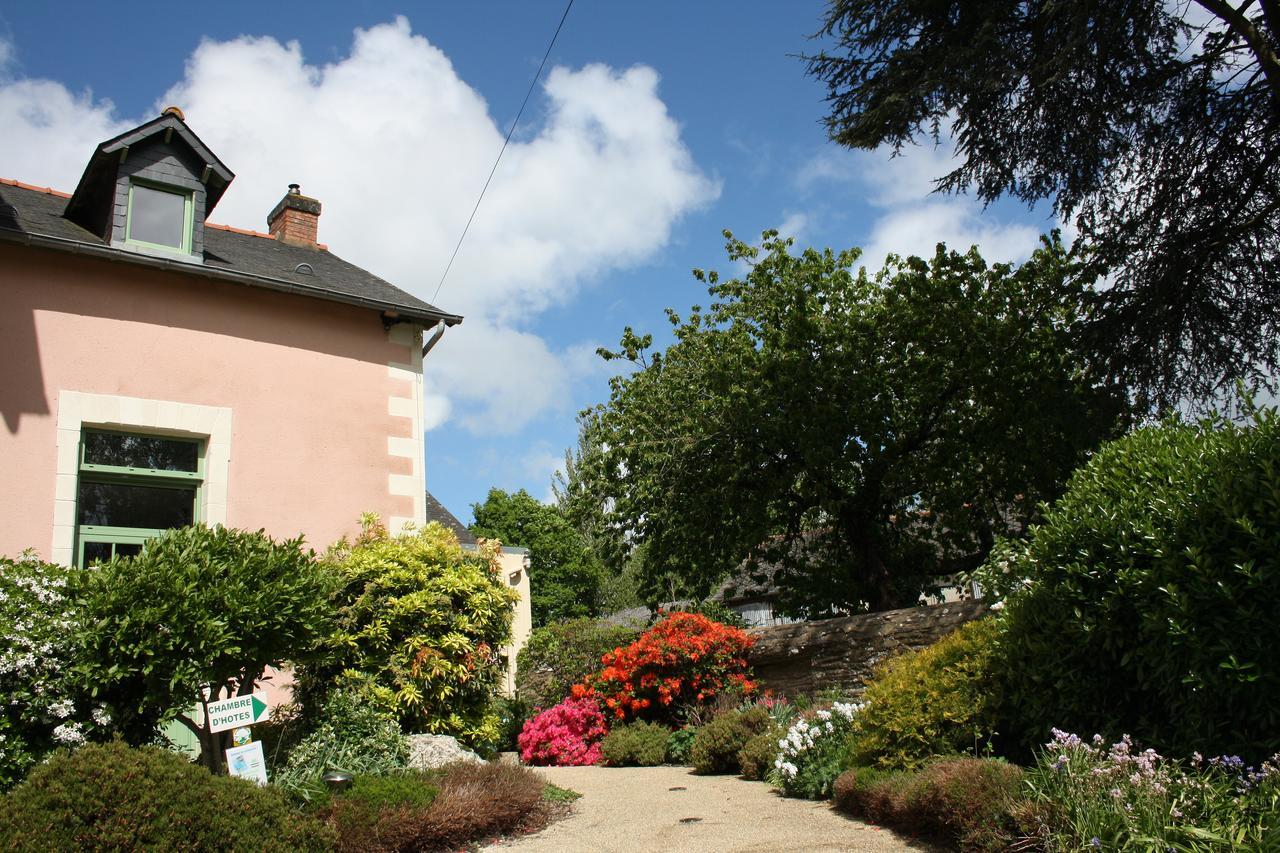 Chambres D'Hotes Du Chalet De Caharet Pipriac Exteriör bild